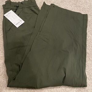 NEW /TAGS. Athleta Size 12 Trekkie Parachute Pant. Sorry for wrinkles!